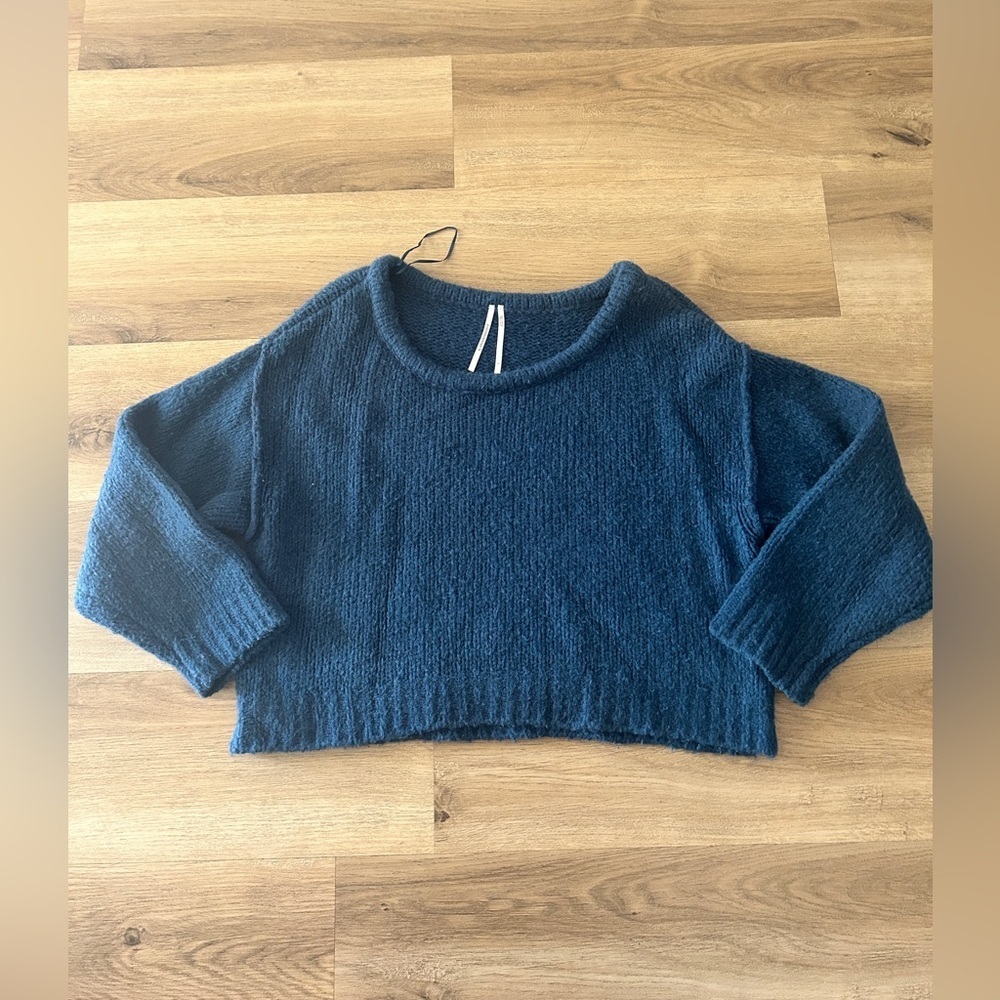 Anthropologie Woman’s Navy Blue Fuzzy Knit Sweater – Size Small – Like New